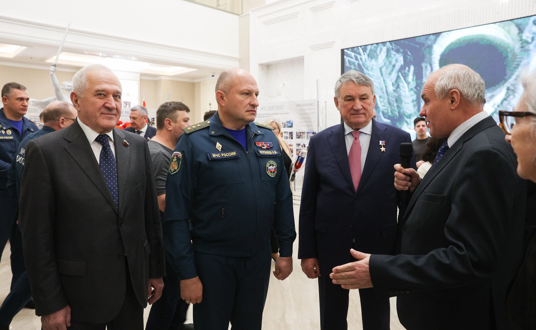 Открытие выставки «Служим Отечеству и МЧС России»