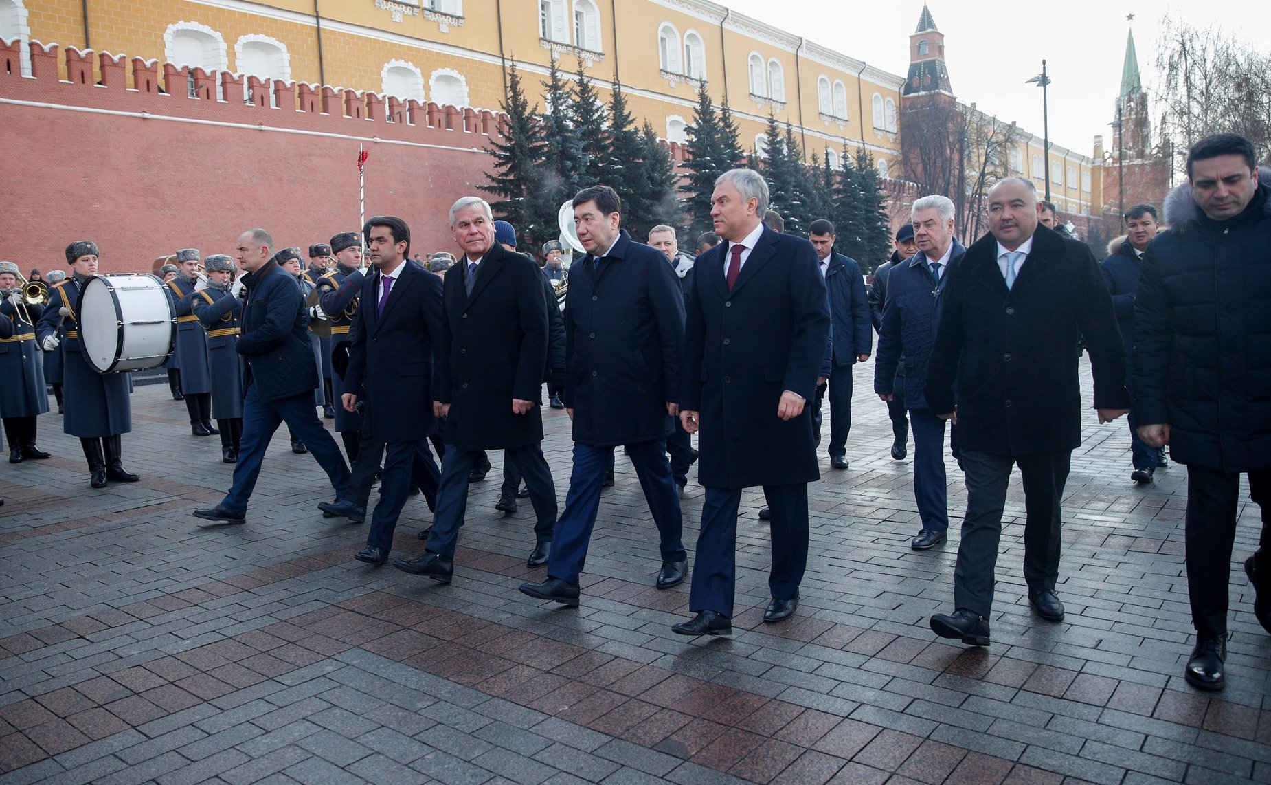 Участие сенаторов РФ в возложении венков и цветов к могиле Неизвестного солдата