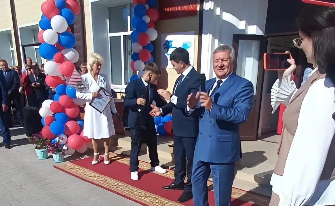 Сергей Михайлов поздравил с началом учебного года школьников в поселке Чернышевск