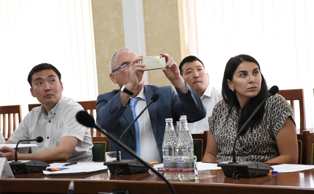 Заместитель председателя Комитета СФ по социальной политике Мохмад Ахмадов провел выездное совещание по вопросу мониторинга реализации положений Федерального закона, направленного на гармонизацию законодательства о спорте