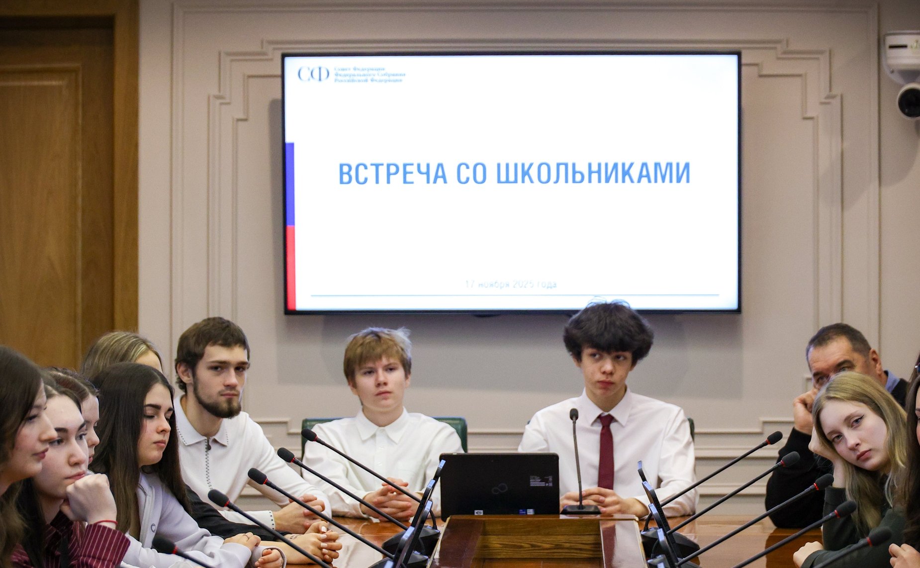 Наталья Комарова провела встречу с учащимися 10–11 класса