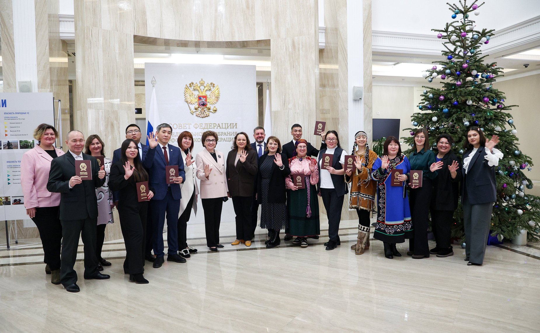 В Совете Федерации состоялась торжественная церемония вручения дипломов выпускникам образовательной программы «Актуальные проблемы и эффективные практики устойчивого развития коренных малочисленных народов Севера, Сибири и Дальнего Востока РФ»