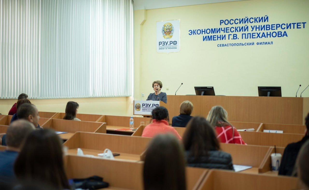 Екатерина Алтабаева выступила на конференции учителей курса