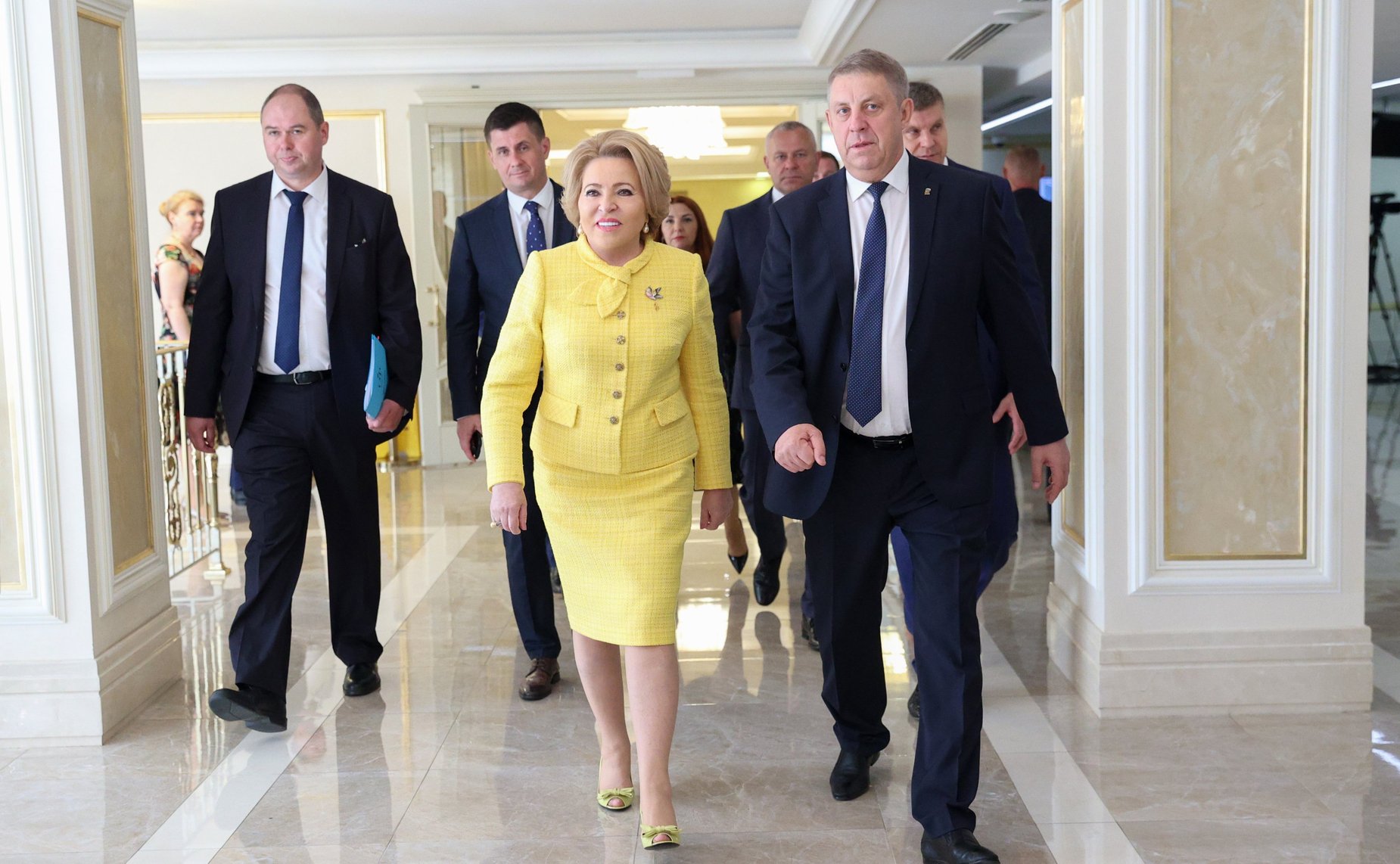 Валентина Матвиенко и Александр Богомаз осмотрели выставку, посвященную истории и перспективным направлениям развития Брянской области