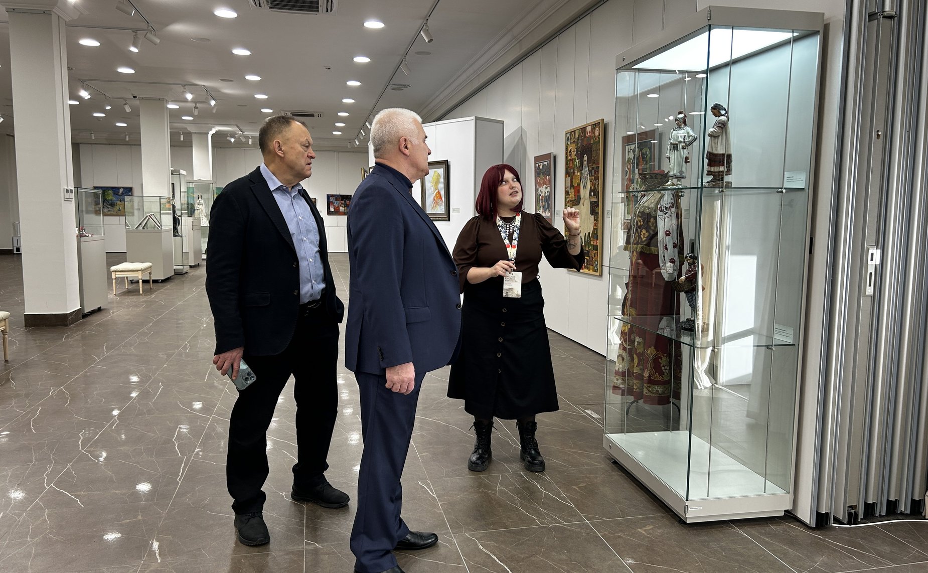 Сергей Мартынов посетил экспозицию выставки «Народы России. Большая семья – общая история», открывшуюся в Республике Марий Эл