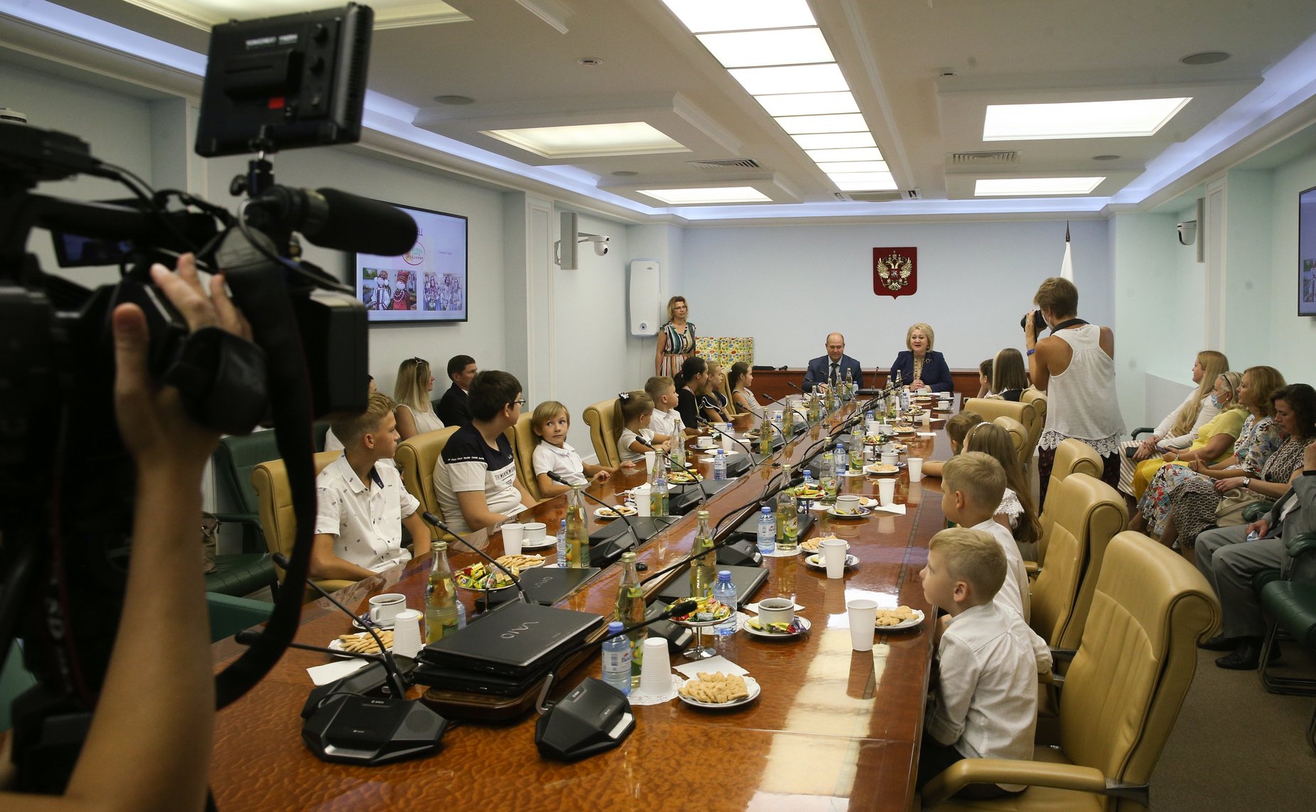 Награждение детей – участников выставки детских художественных работ «Традиции живая нить»