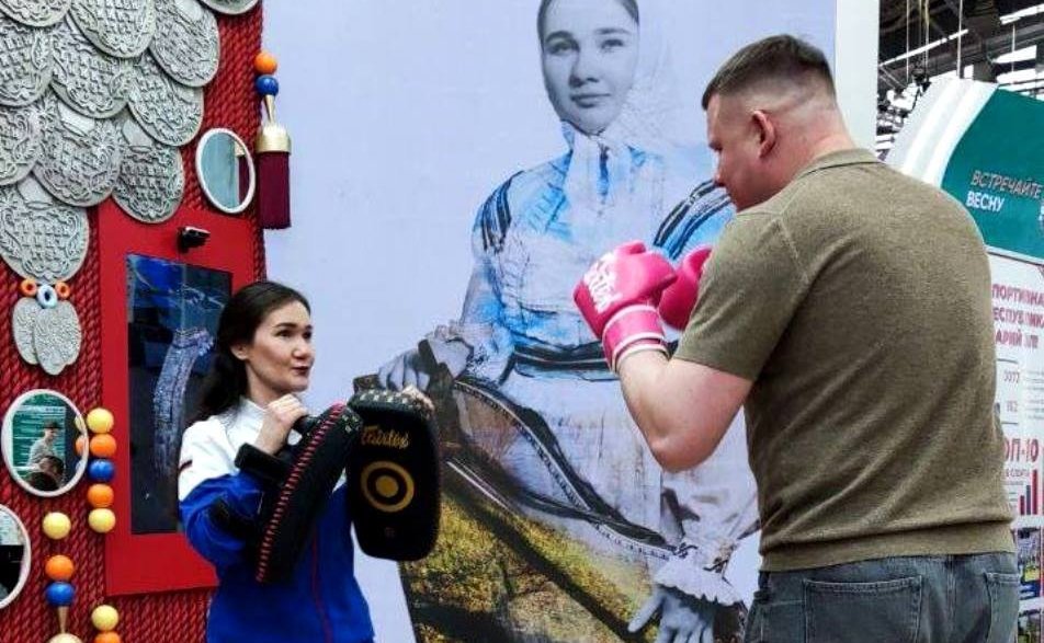 Сергей Мартынов оценил спортивную составляющую стенда Марий Эл на ВДНХ, где продолжается выставка-форум «Россия»