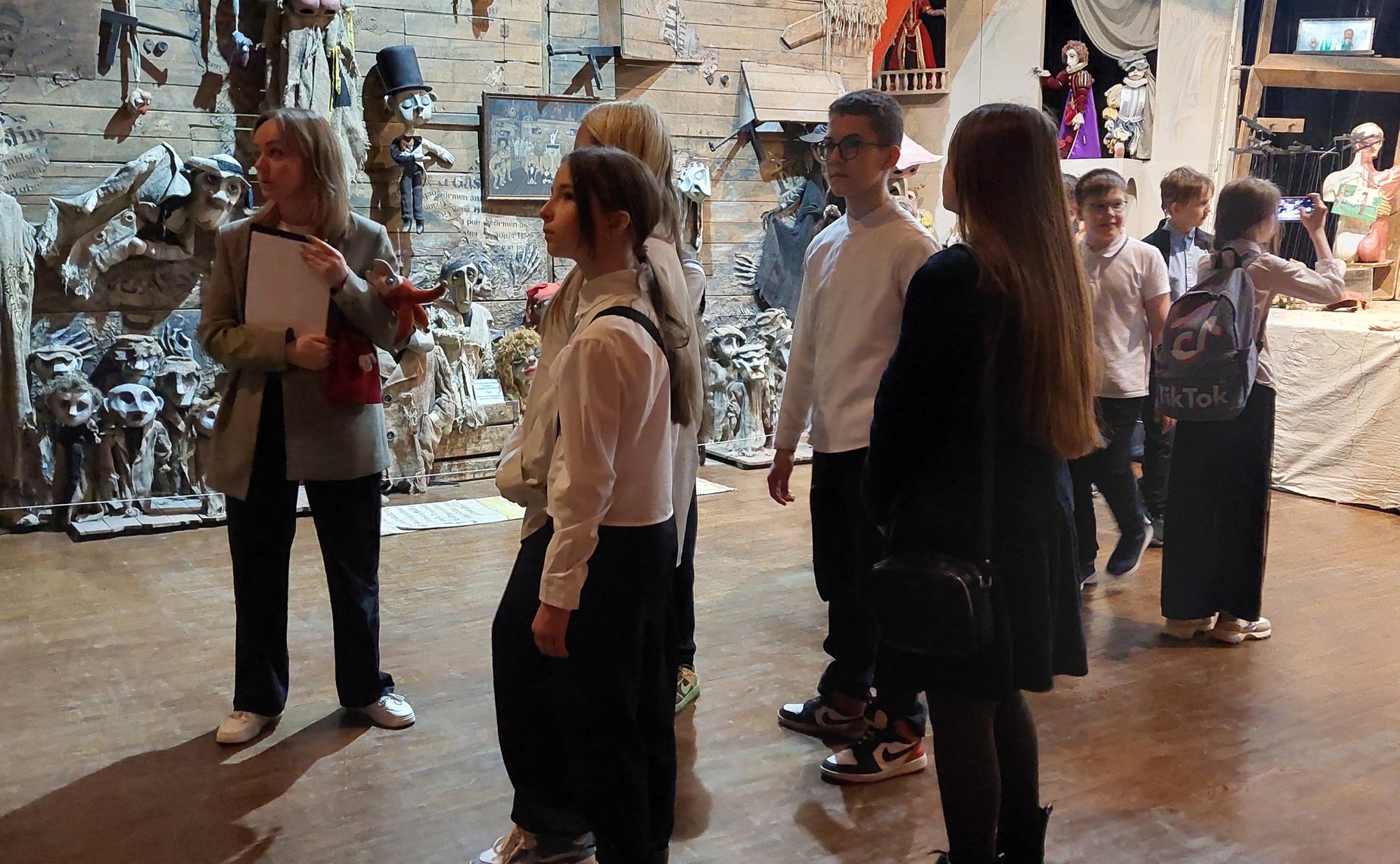 Владимир Нетёсов помог школьникам прикоснуться к театральному искусству