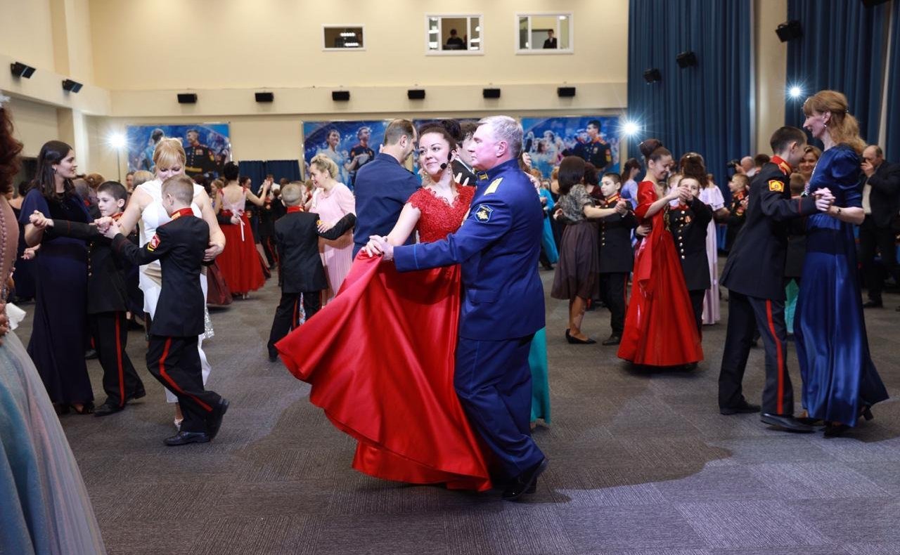 Воспитанники Тульского СВУ, их родители и преподаватели