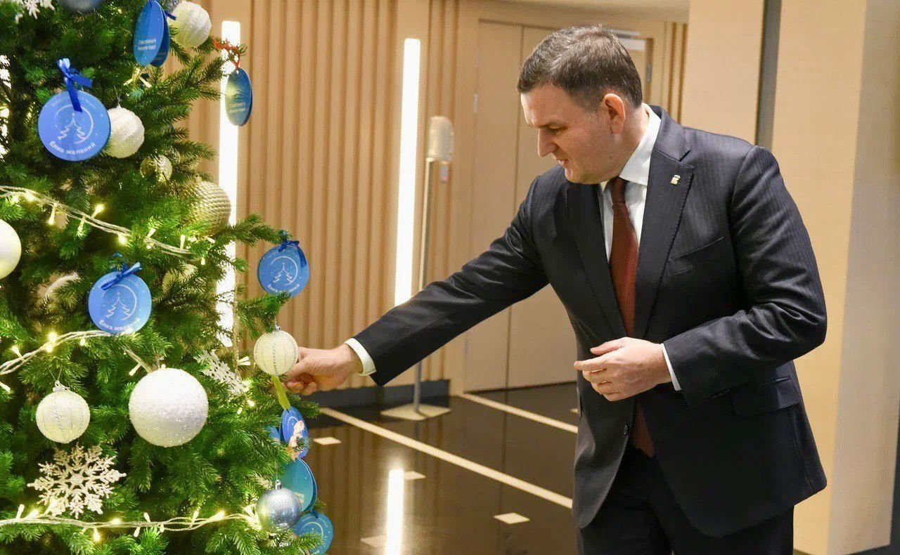 Сергей Перминов исполнил четыре новогодних просьбы от детей из трех регионов России в рамках акции «Елка желаний»