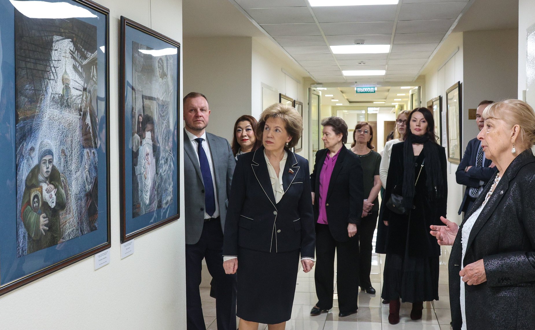 Торжественное открытие выставки Народного художника РФ Людмилы Юга «Нить времен. Подвиг Победы»