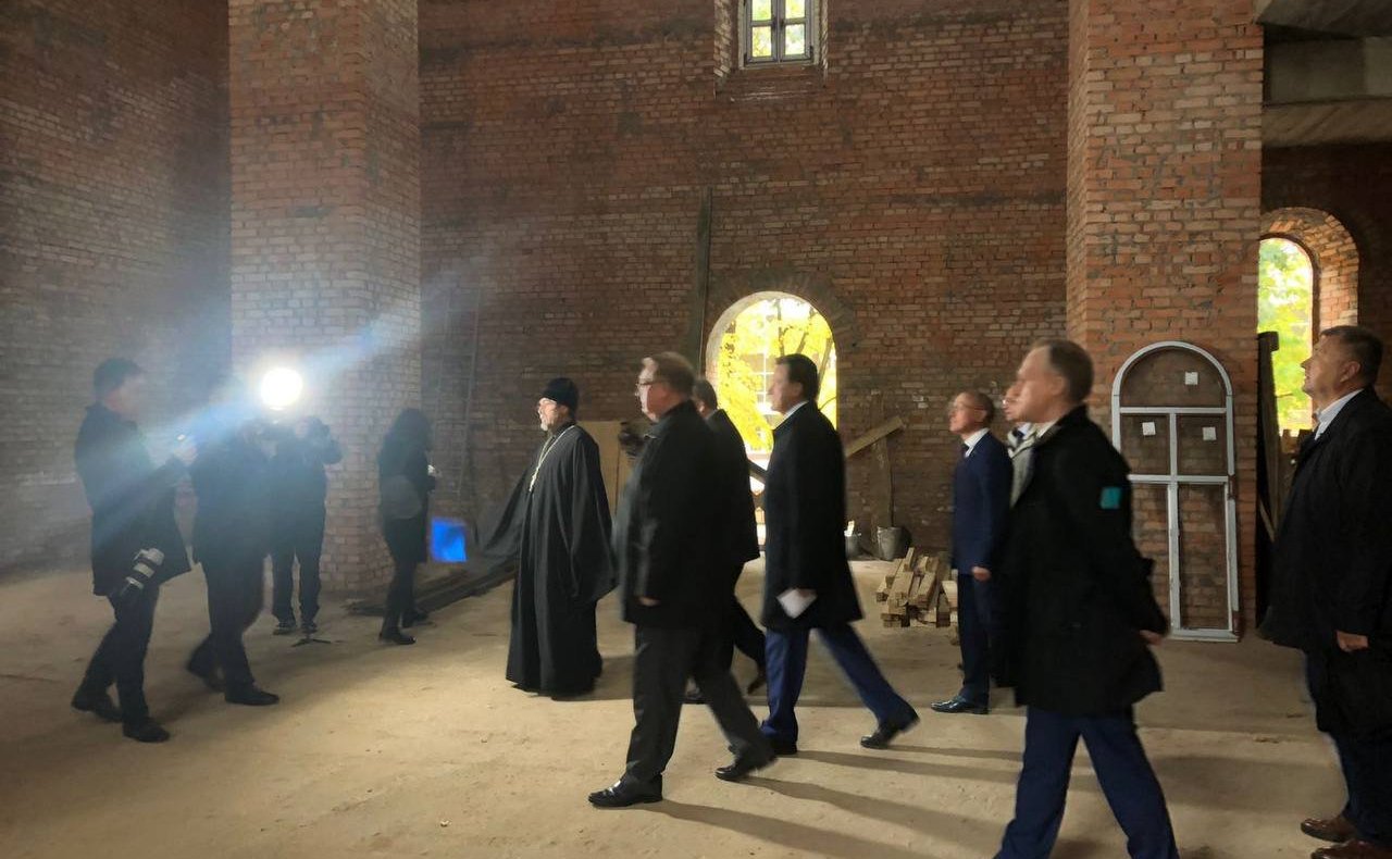 Сергей Рябухин и председатель Императорского православного палестинского общества Сергей Степашин посетили строящийся храм во имя святого благоверного великого князя Александра Невского