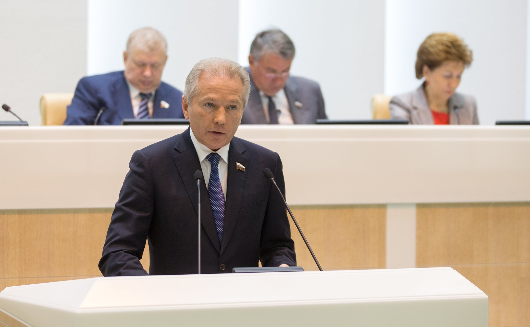 В. Пономарев