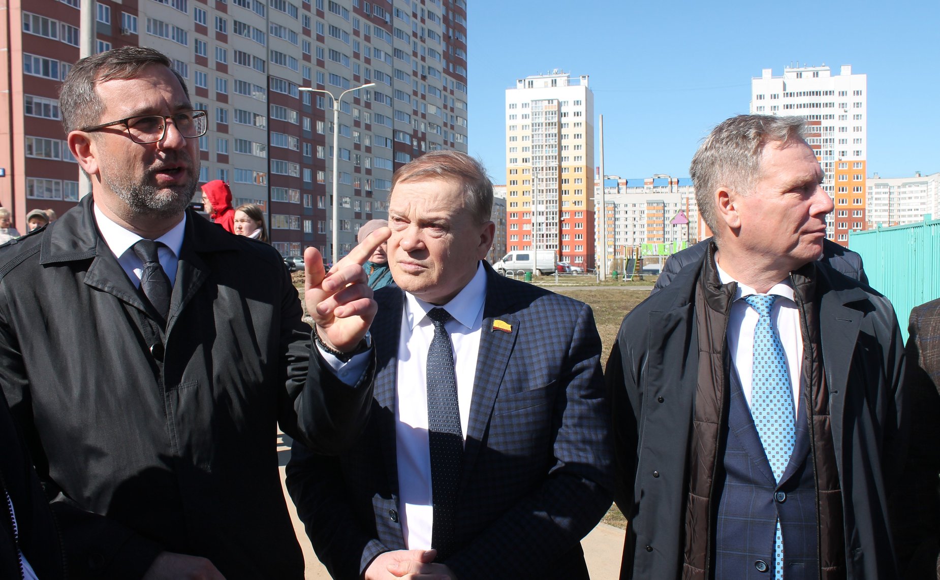 Николай Владимиров посетил строительную площадку будущей школы в микрорайоне «Солнечный»