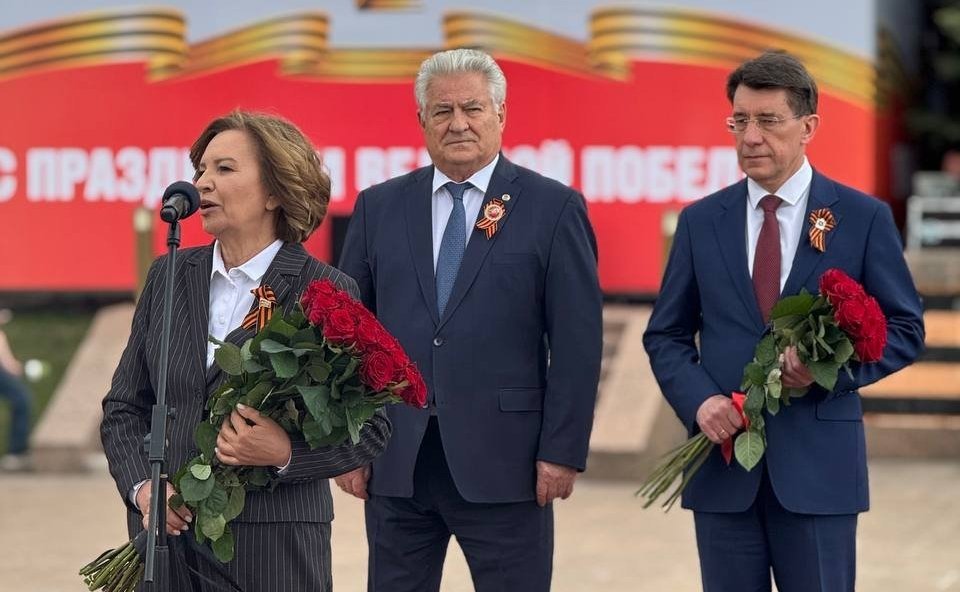 Марина Сидухина приняла участие в церемонии возложения цветов к горельефу «Скорбящей матери-Родине»