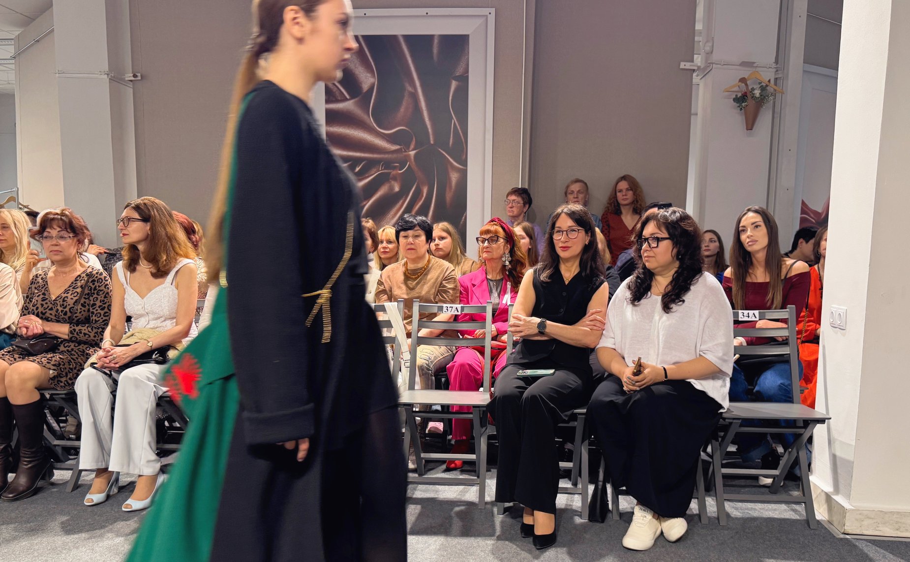 Елена Дягилева поздравила организаторов и участников юбилейного фестиваля молодых дизайнеров «НаМОДнение» в Мурманской области