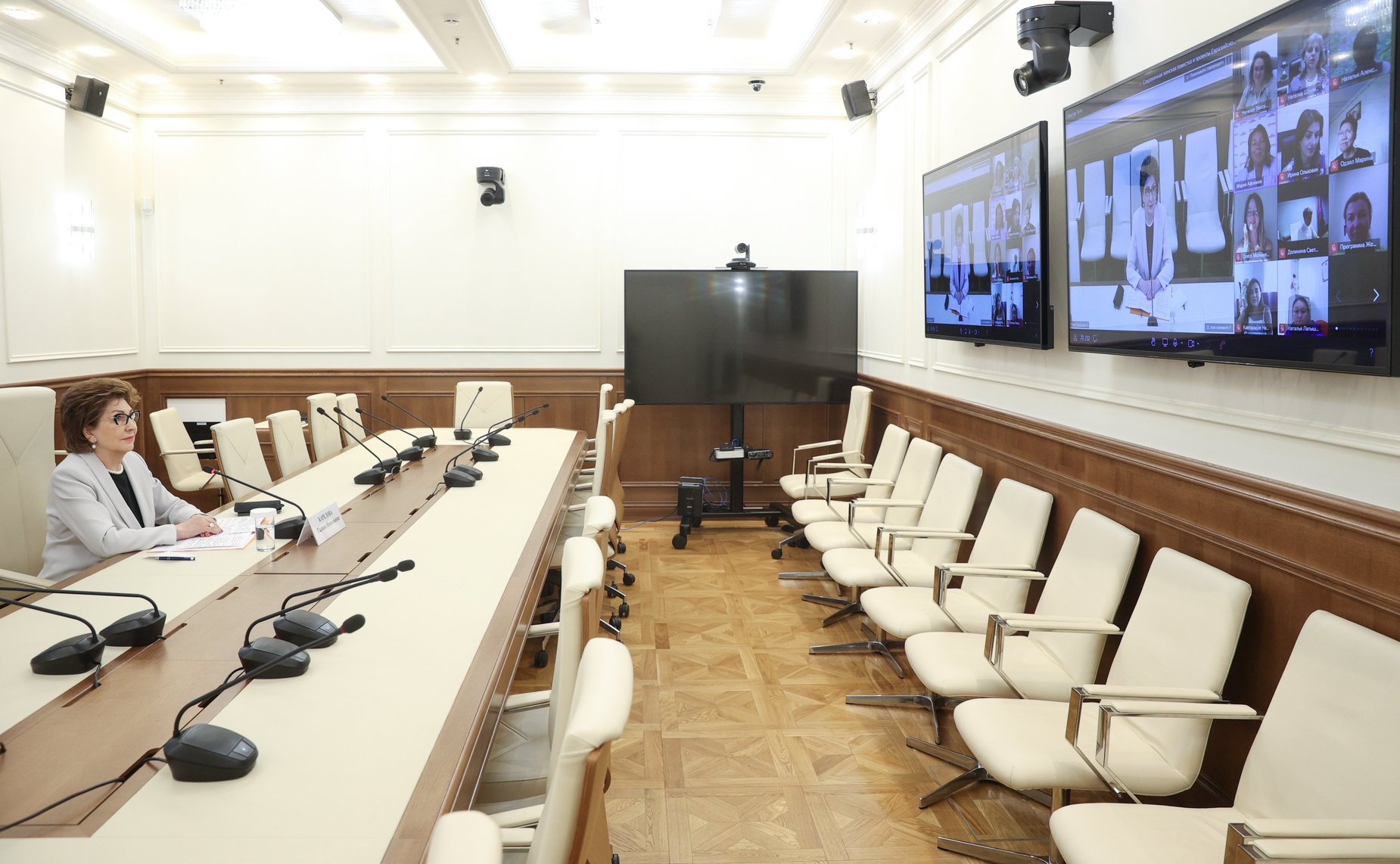 Председатель Совета Евразийского женского форума, сенатор РФ Галина Карелова провела вебинар «Современная женская повестка и проекты Евразийского женского форума»