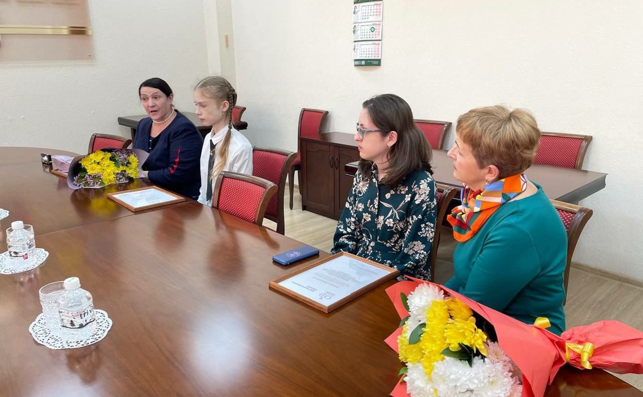 Сергей Безденежных встретился хабаровской художницей Дианой Слипецкой