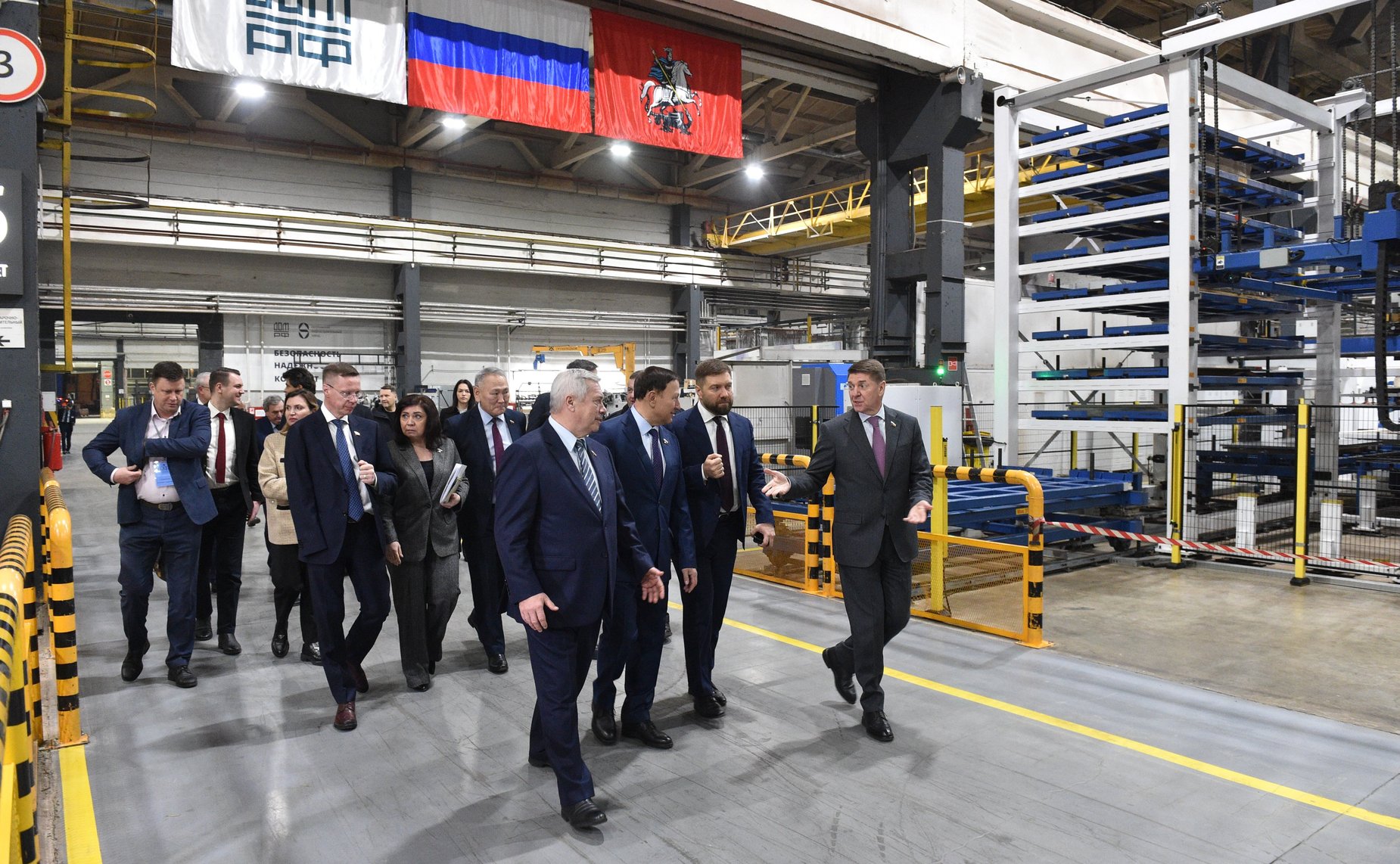 Сенаторы ознакомились с предприятием по производству лифтового оборудования акционерного общества «Щербинский лифтостроительный завод»