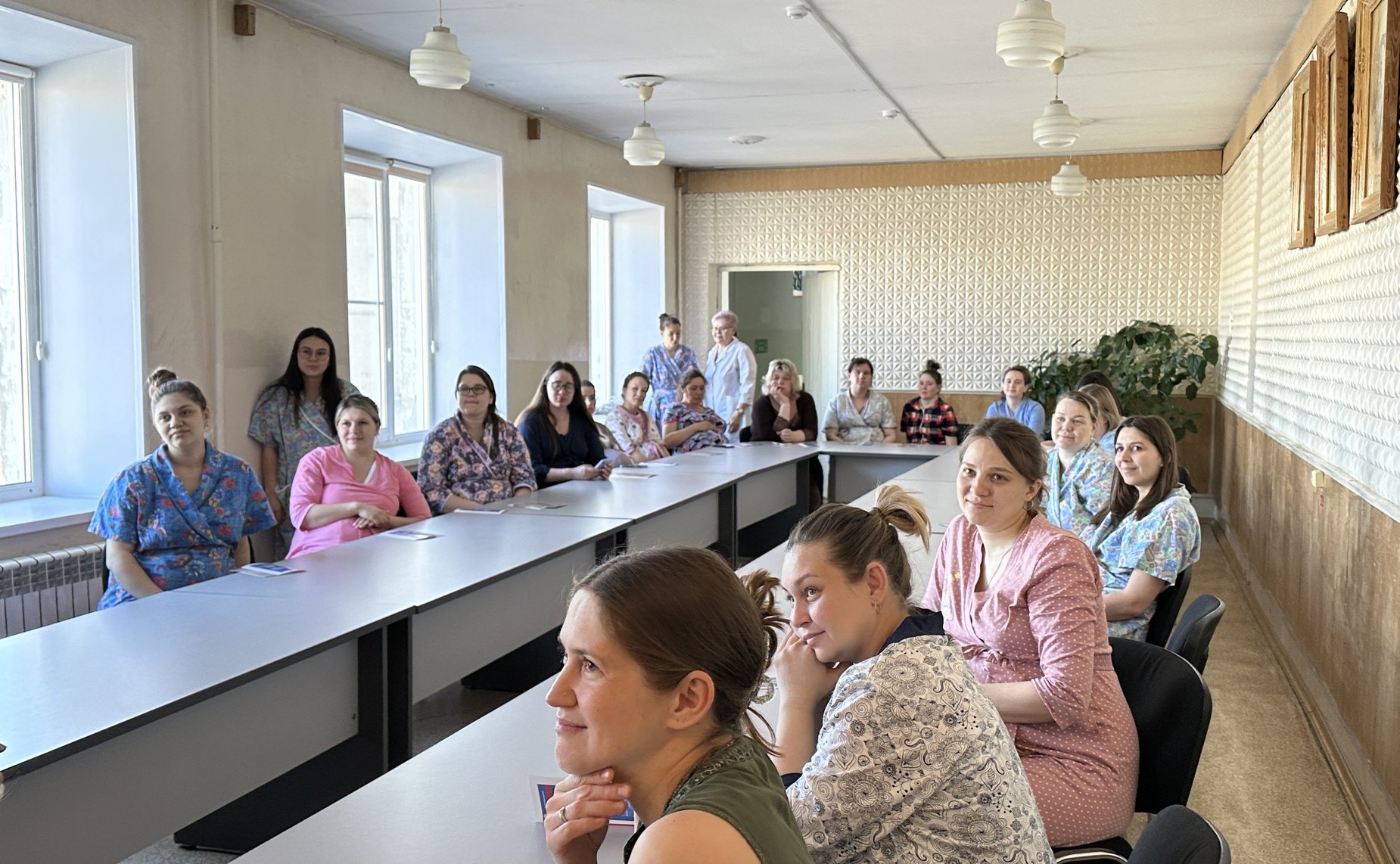 Маргарита Павлова в рамках дней пребывания в регионе вместе с депутатами Челябинской городской Думы и общественными организациями посетила роддом ОГБУЗ № 3