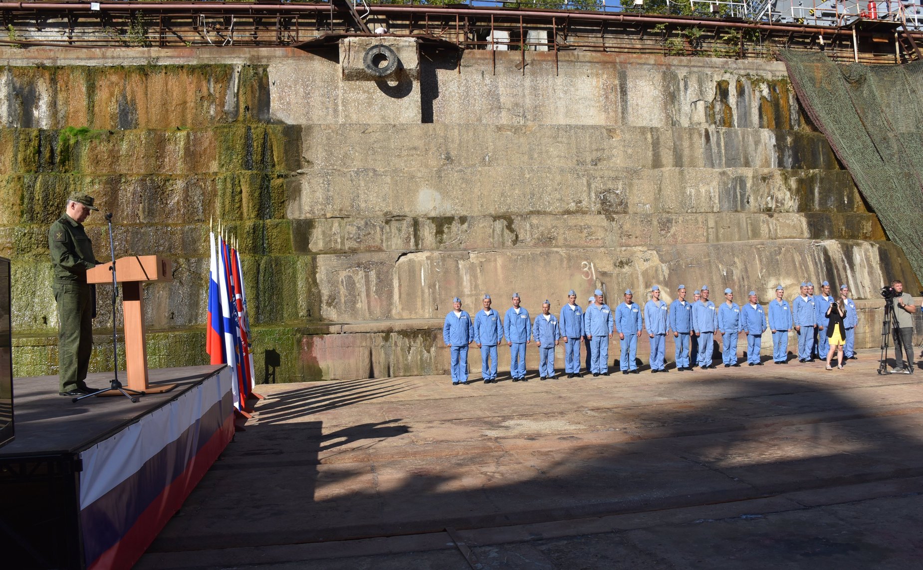 На Севастопольском морском заводе АО «ЦС «Звёздочка» состоялся митинг трудового коллектива предприятия и личного состава подводной лодки «Великий Новгород»
