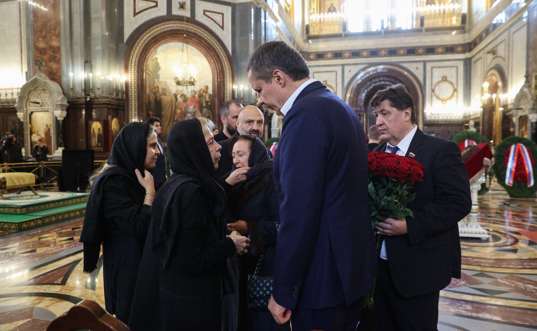 Валентина Матвиенко приняла участие в траурных мероприятиях прощания с Н.И. Рыжковым в Храме Христа Спасителя