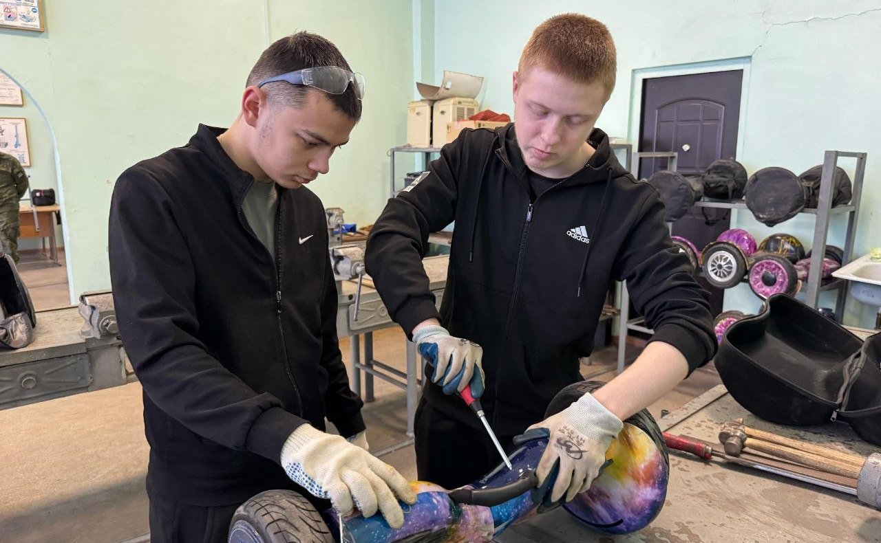 Андрей Хапочкин ознакомился с уникальным проектом, разработанным силами коллектива учебного заведения и волонтерской группы «Верность долгу»