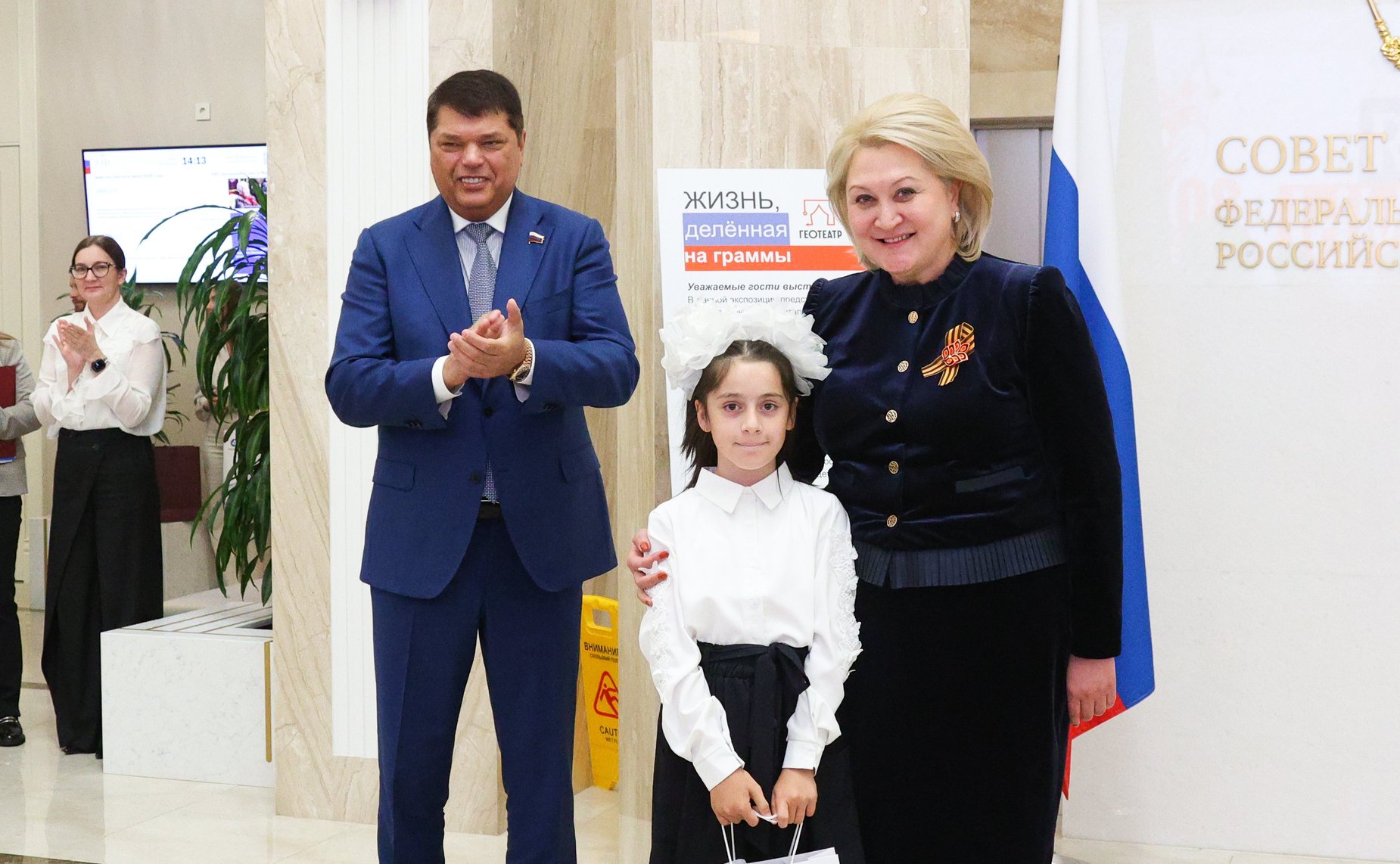 Лилия Гумерова и Дмитрий Василенко открыли в верхней палате выставку детского рисунка «Жизнь, делённая на граммы»