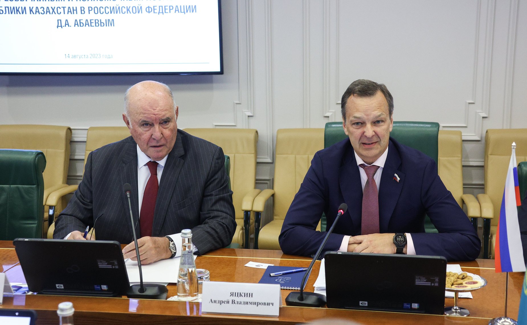 Встреча первого заместителя Председателя Совета Федерации Андрея Яцкина с Чрезвычайным и Полномочным Послом Республики Казахстан в РФ