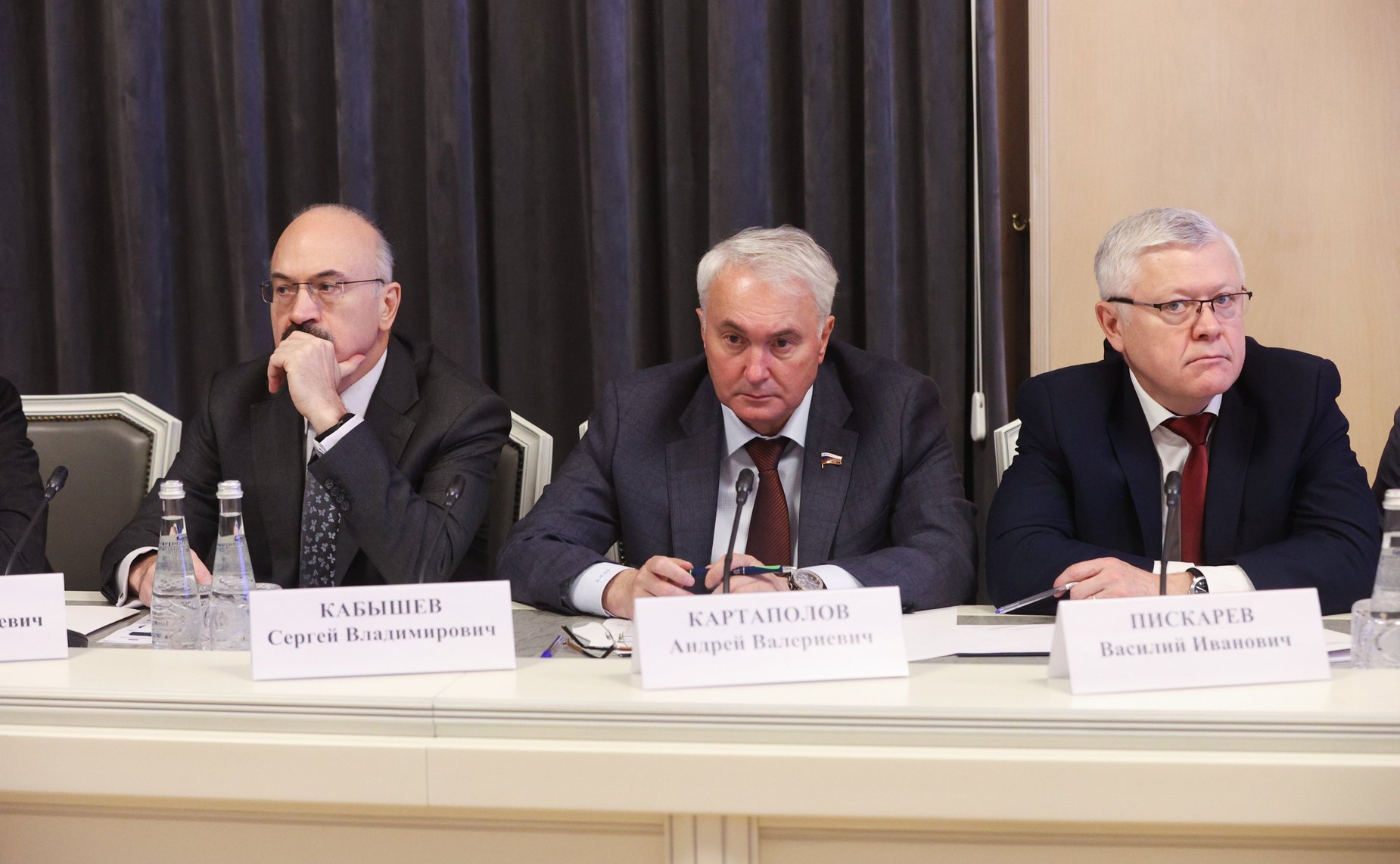 Заседание парламентской комиссии по расследованию обстоятельств, связанных с созданием американскими специалистами биологических лабораторий на территории Украины