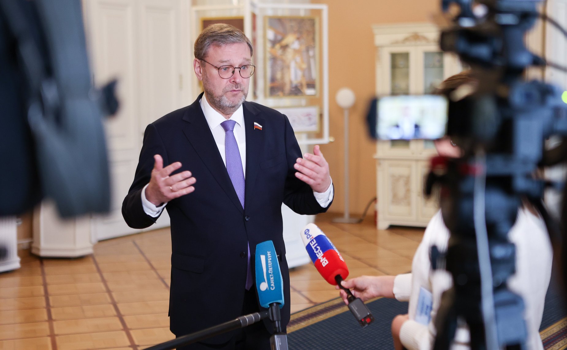 Пресс-подход заместителя Председателя Совета Федерации Константина Косачева