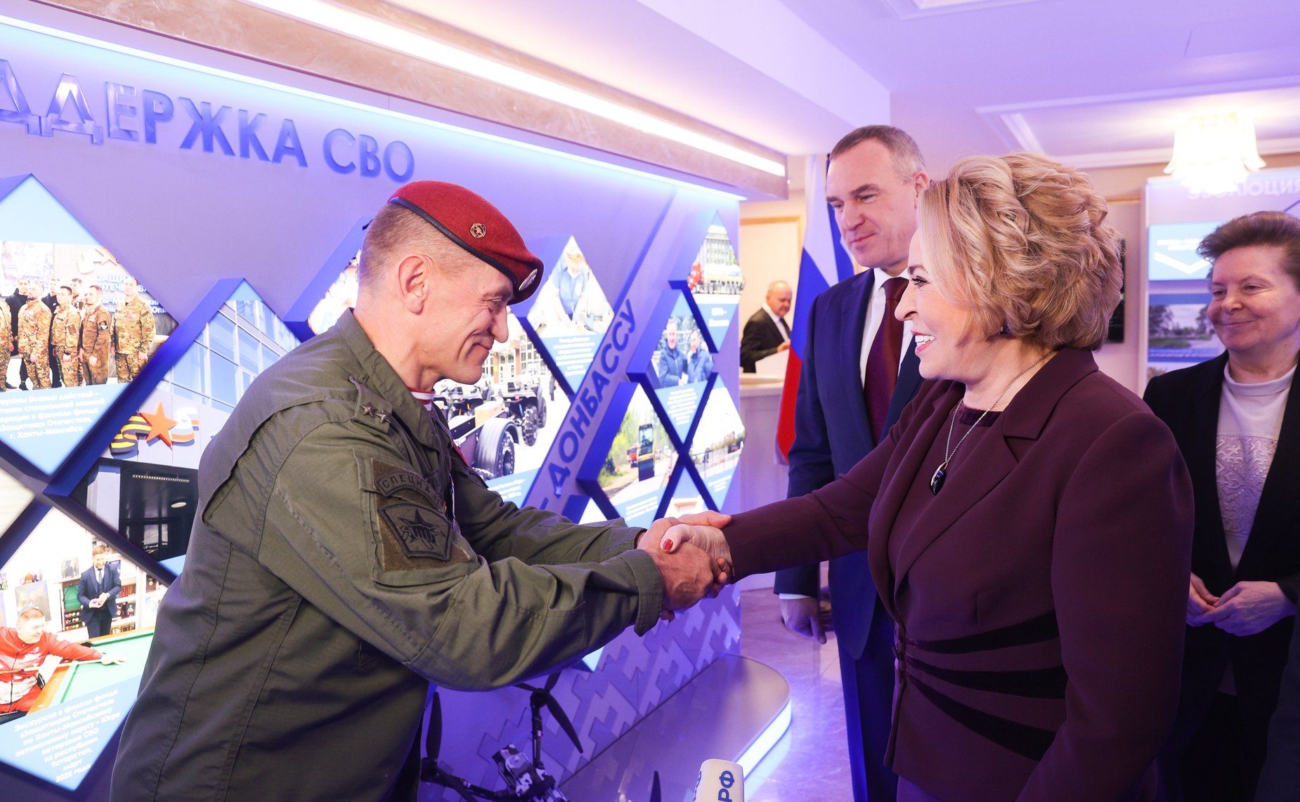 Валентина Матвиенко и Руслан Кухарук осмотрели выставку, посвященную истории и перспективным направлениям развития Ханты-Мансийского автономного округа – Югры