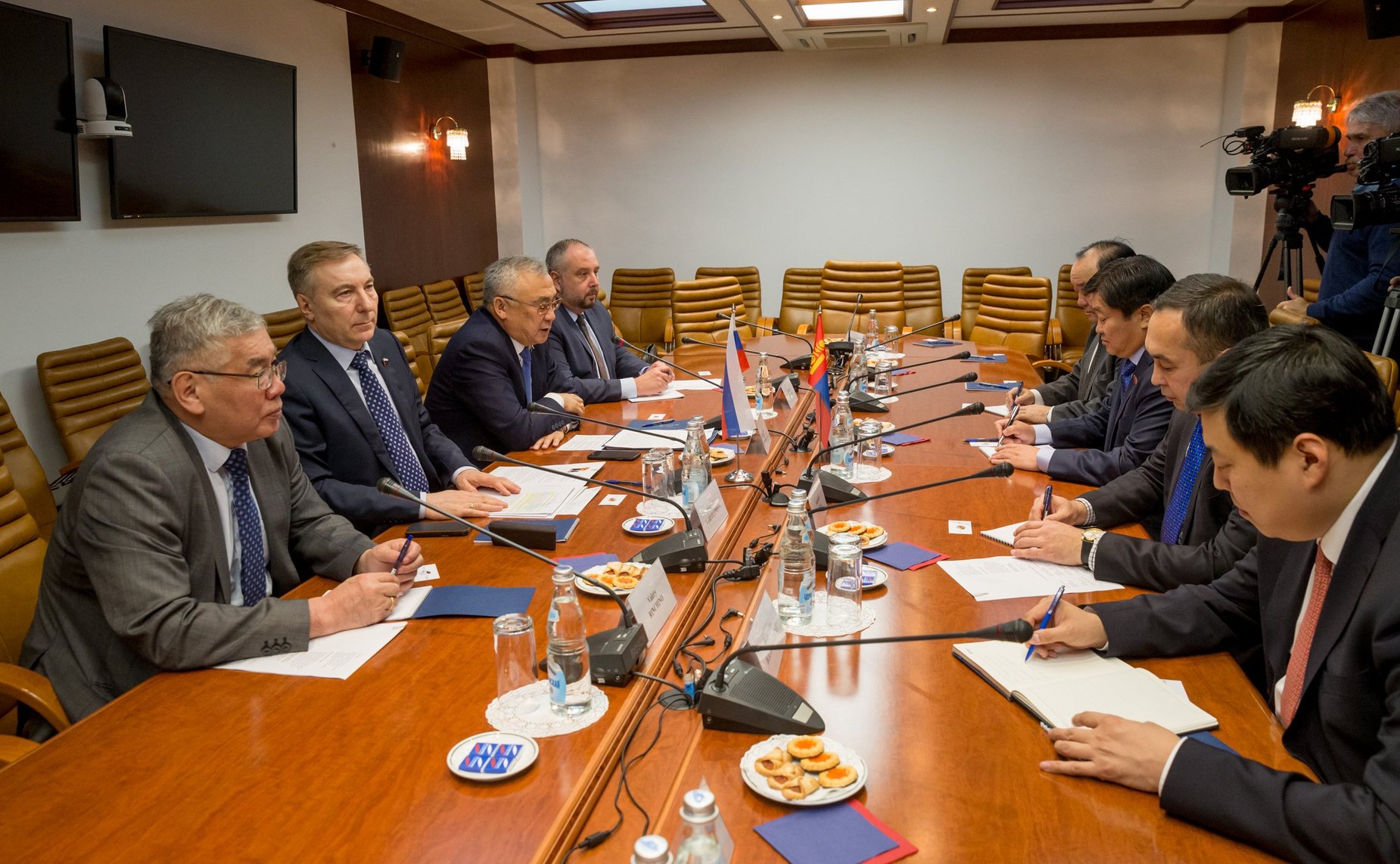 Встреча Б. Жамсуева и А. Варфоломеева с членом Великого Государственного Хурала Монголии Бямбасурэнгийном Энх-Амгаланом