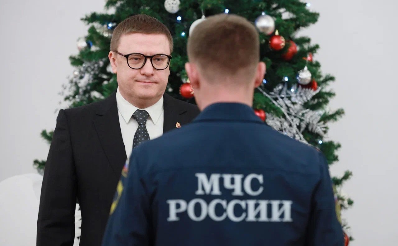 Сенаторы РФ Маргарита Павлова и Олег Цепкин вручили южноуральским детям-героям медали Совета Федерации «За проявленное мужество», а их родителям благодарственные письма