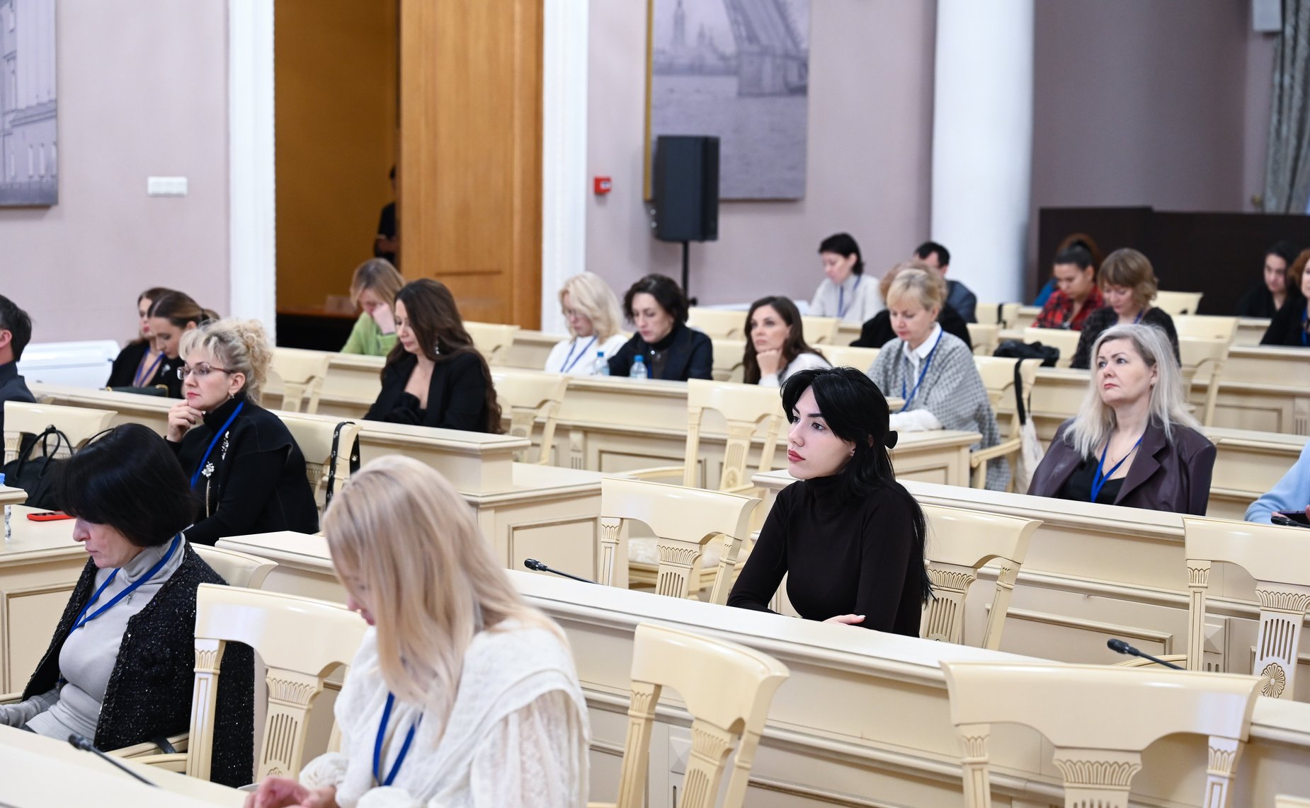 Круглый стол «Мода – это бизнес. Ключевые меры поддержки малого и среднего предпринимательства». III международный форум «Содружество моды»