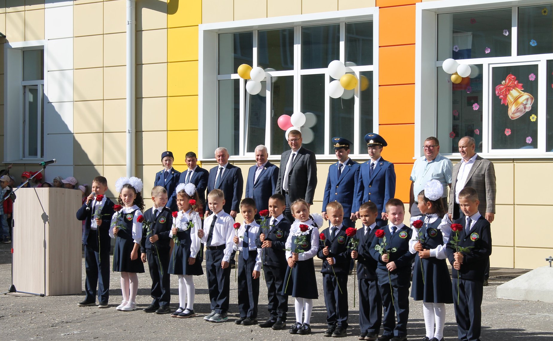 Сергей Мартынов побывал на линейке в крупнейшей школе Параньгинского района