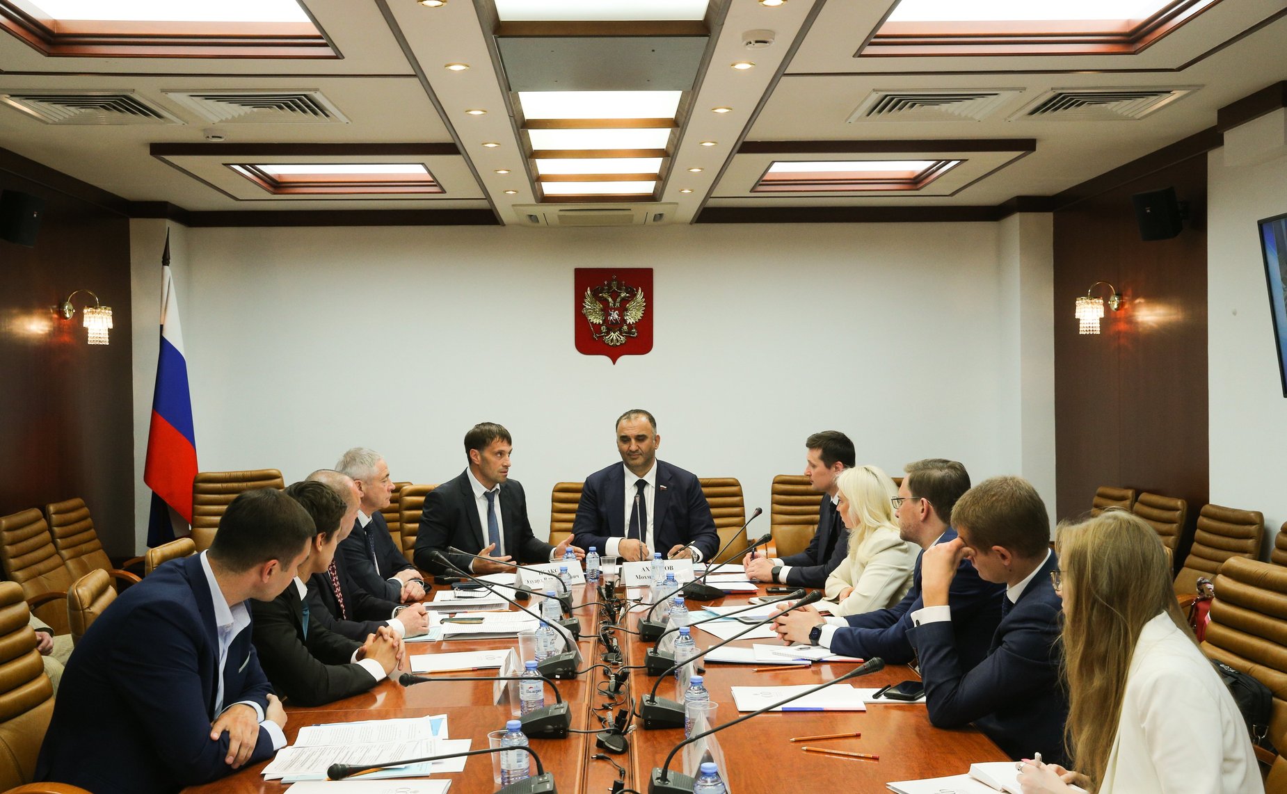 Мохмад Ахмадов провел совещание по вопросу предупреждения со стороны международных организаций