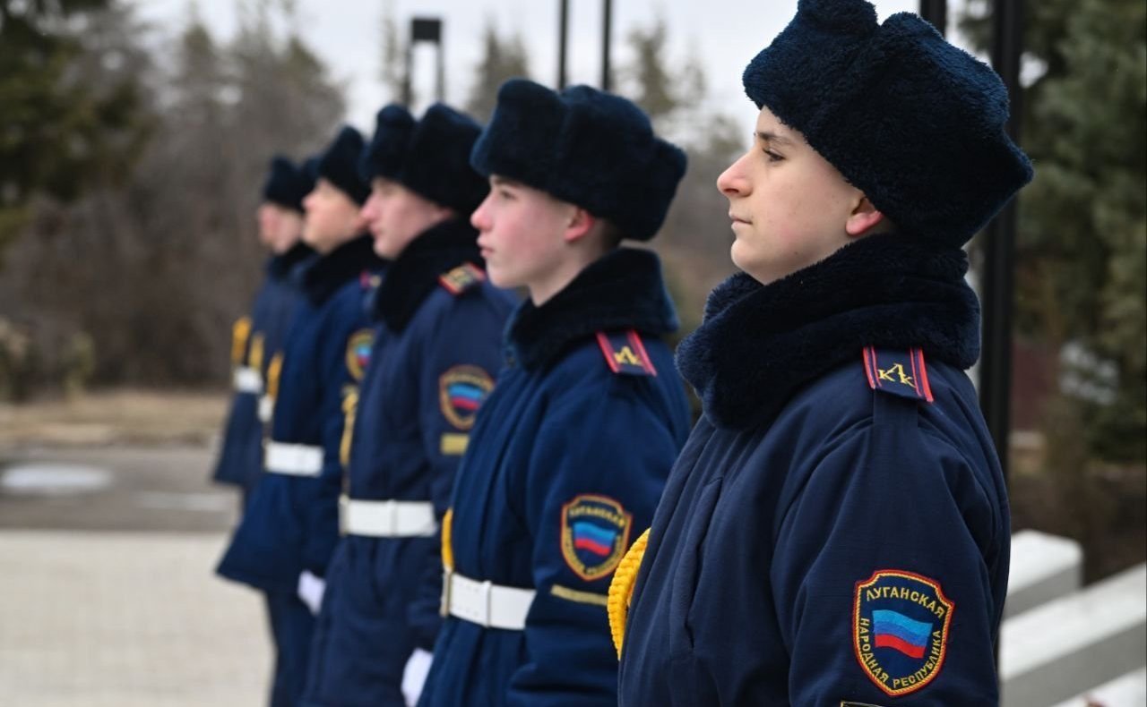 Ольга Бас в ходе поездки в регион возложила цветы к мемориалу «Острая Могила»