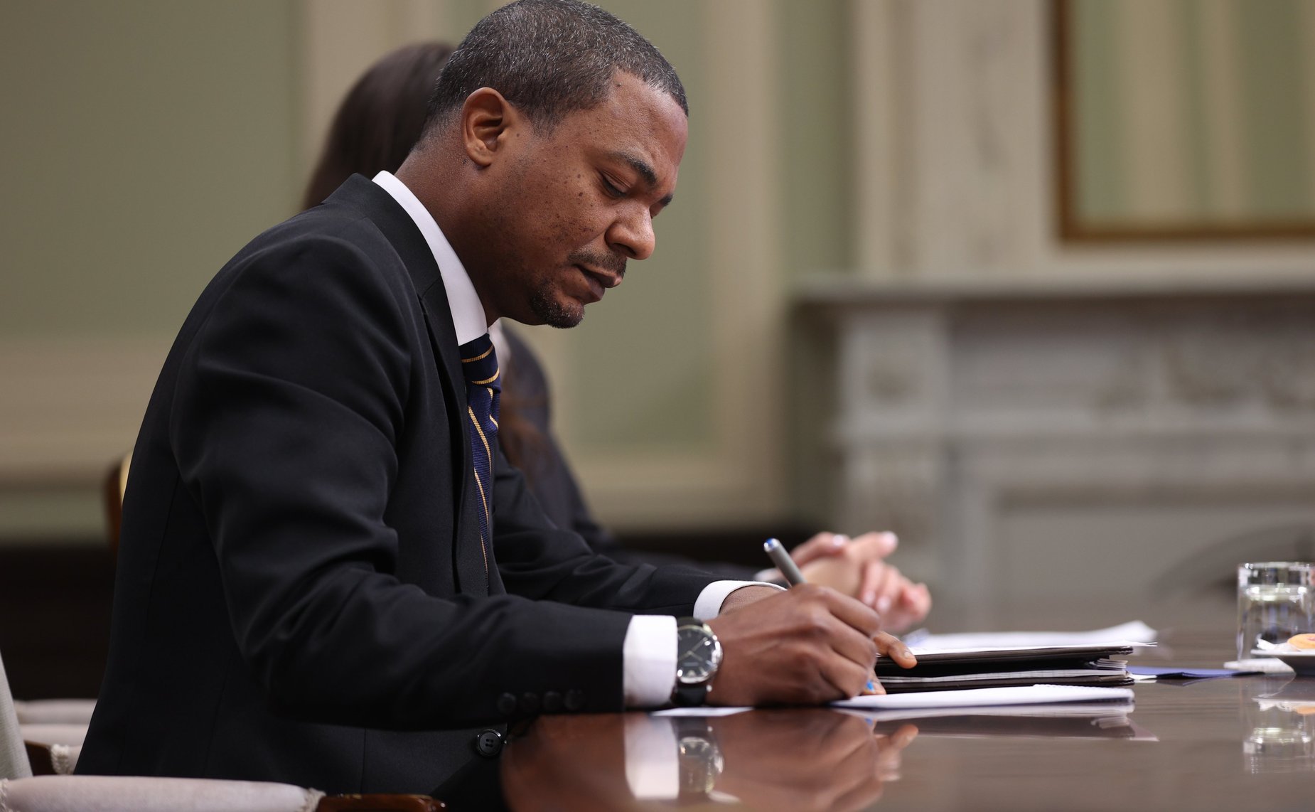 Встреча заместителя Председателя Совета Федерации Константина Косачева с Чрезвычайным и Полномочным Послом Султаната Оман в РФ Хамудом Салимом Абдуллой Аль Тувайхом