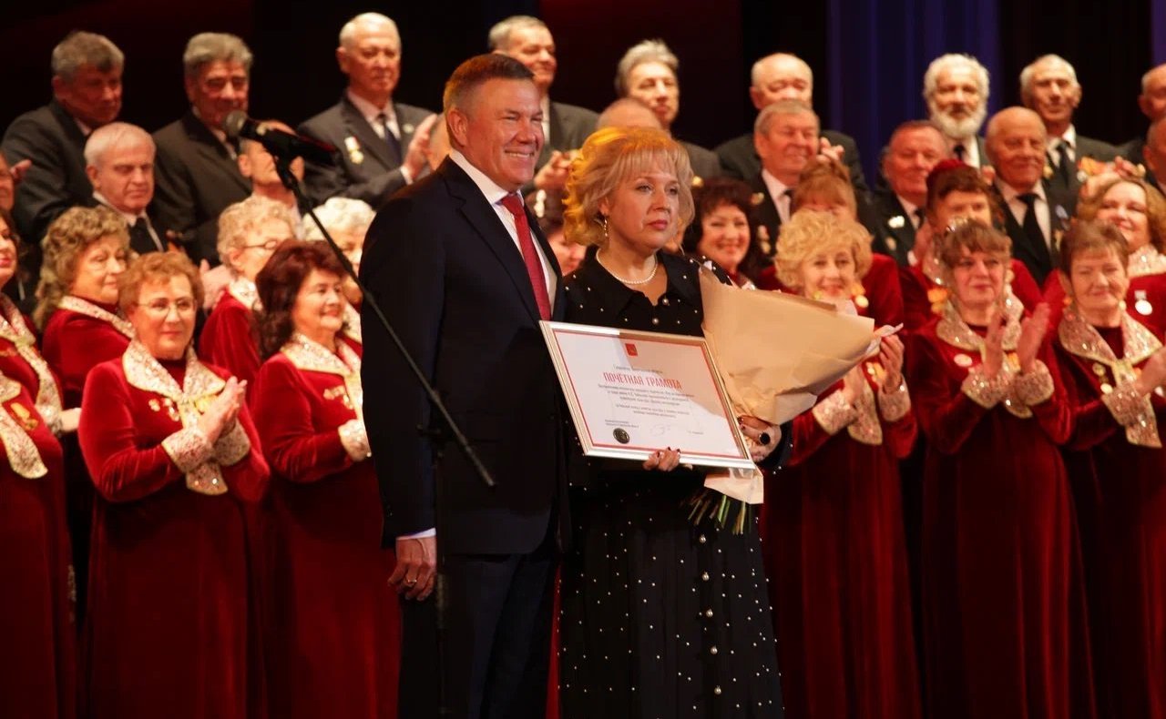 Олег Кувшинников поздравил с полувековым юбилеем хор ветеранов города Череповца
