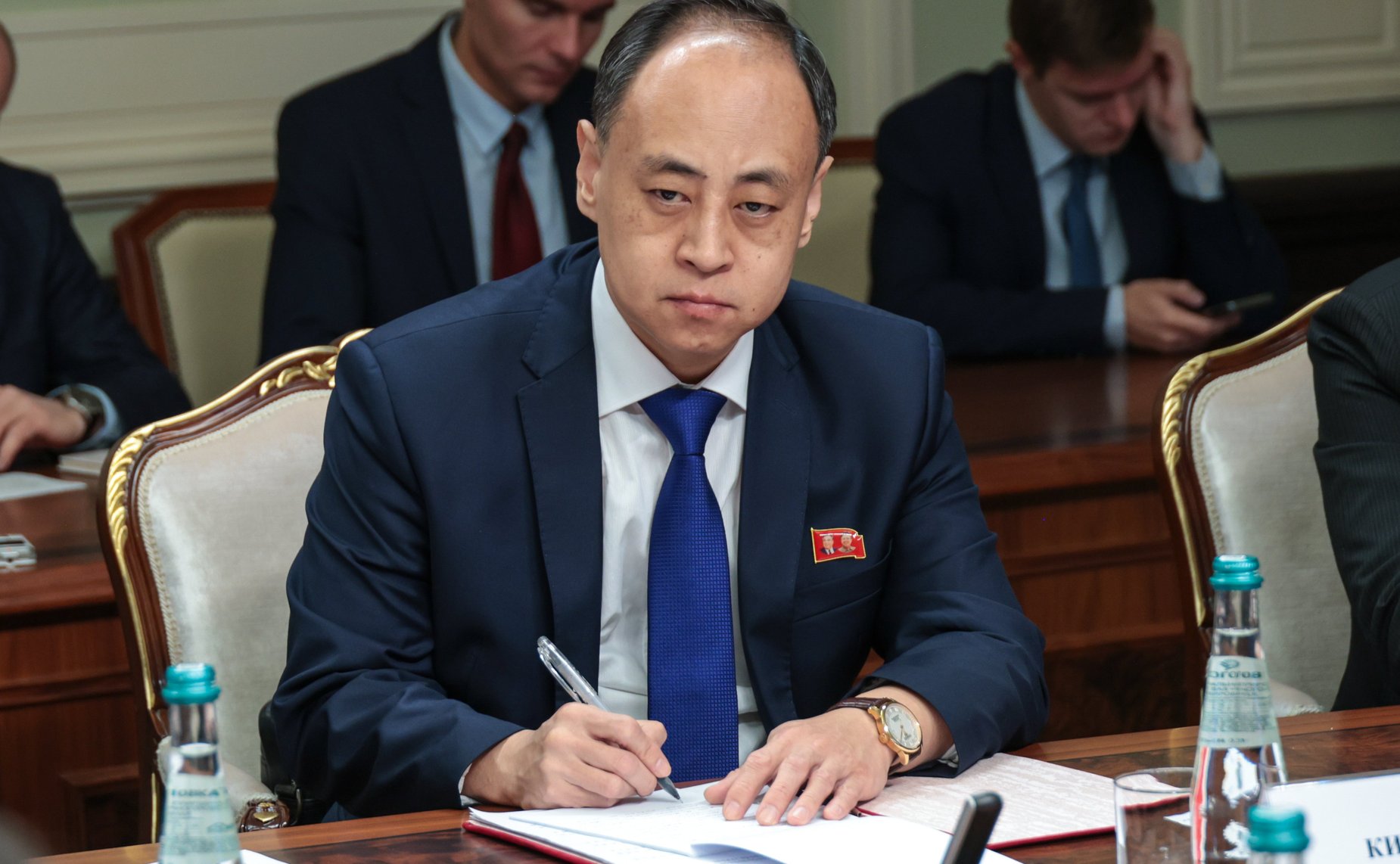 Встреча первого заместителя председателя Комитета СФ по международным делам Владимира Джабарова с руководителем группы содействия развитию корейско-российской дружбы в Верховном народном собрании КНДР Ли Чхолем