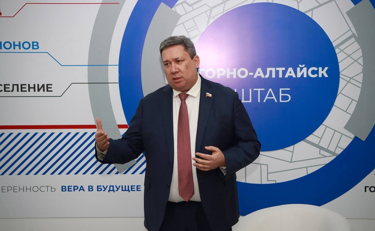 Владимир Полетаев в ходе региональной недели провел ряд встреч, а также прием граждан