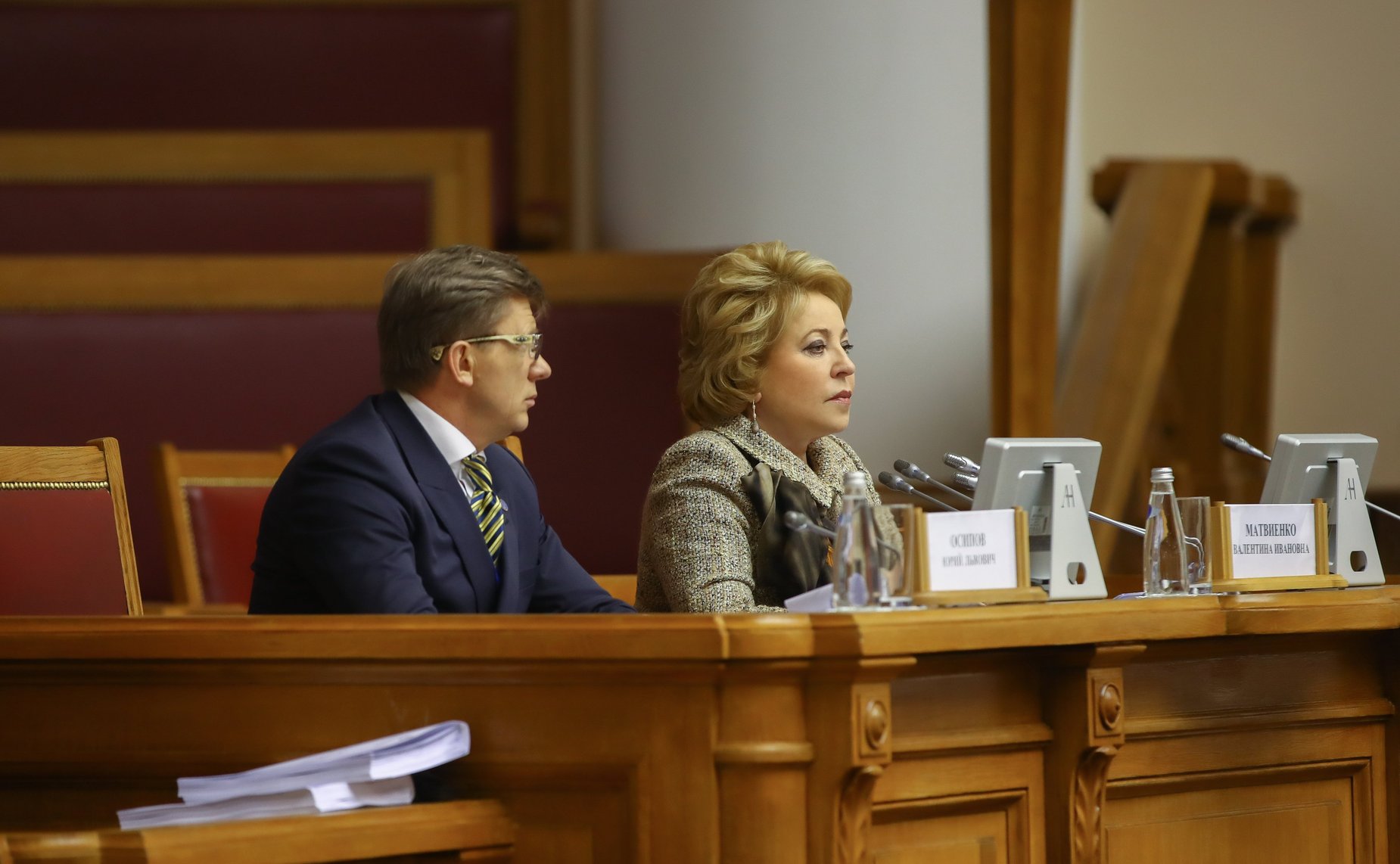 В. Матвиенко и Ю. Осипов