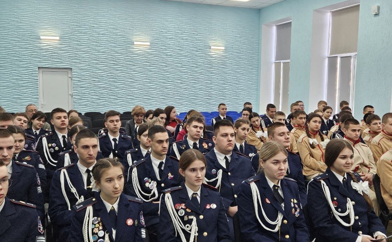 Ольга Бас провела встречу с 11-классниками Луганского экономико-правового лицея-интерната имени героев «Молодой гвардии»