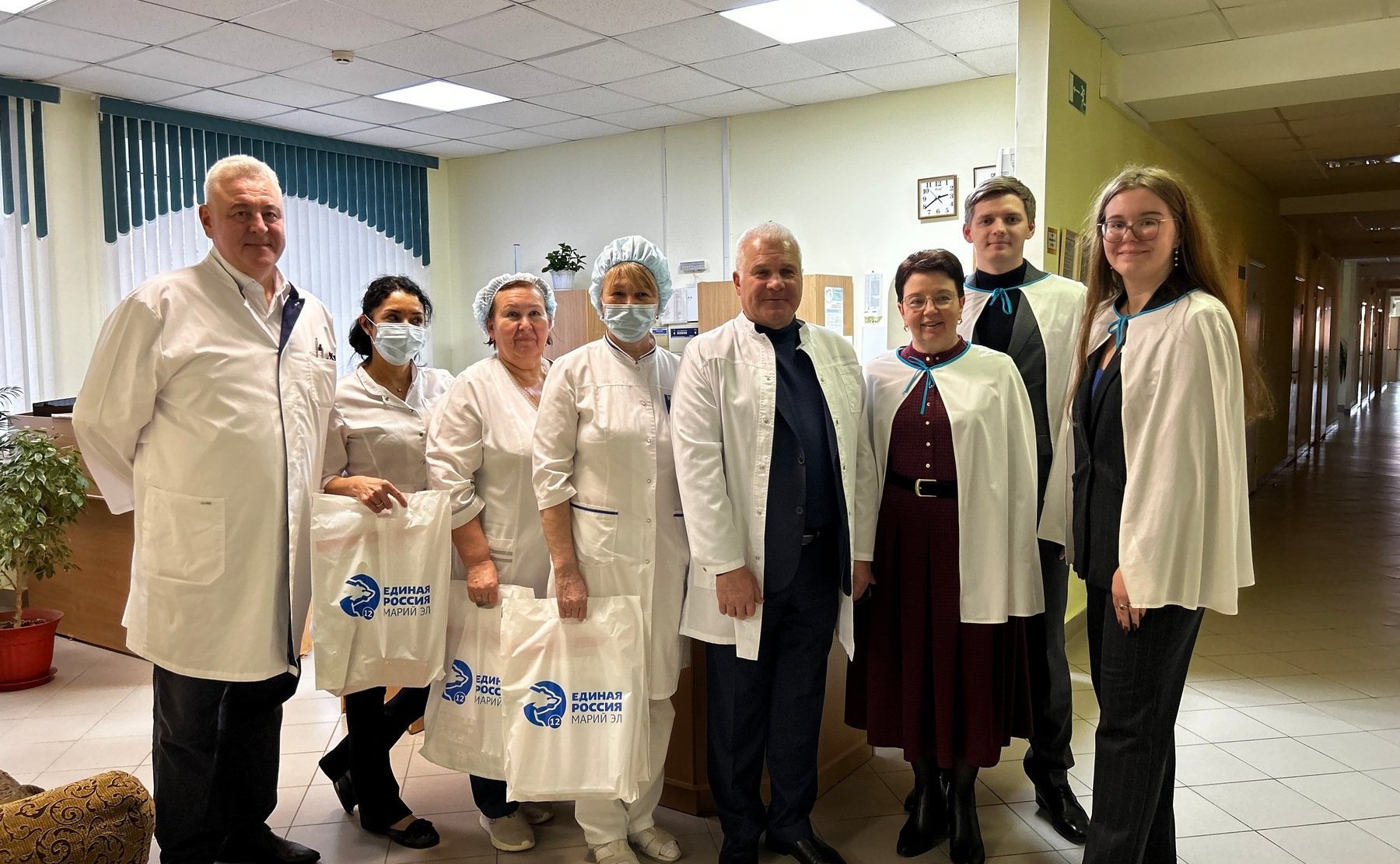 Сергей Мартынов в рамках благотворительной акции «Коробка храбрости» вручил подарки детям