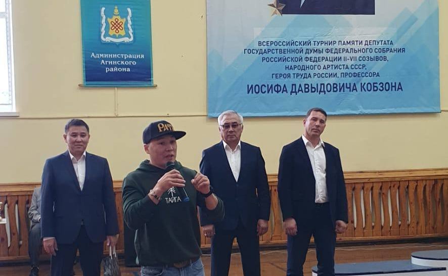 Баир Жамсуев наградил победителей Всероссийского турнира по боксу памяти Иосифа Кобзона