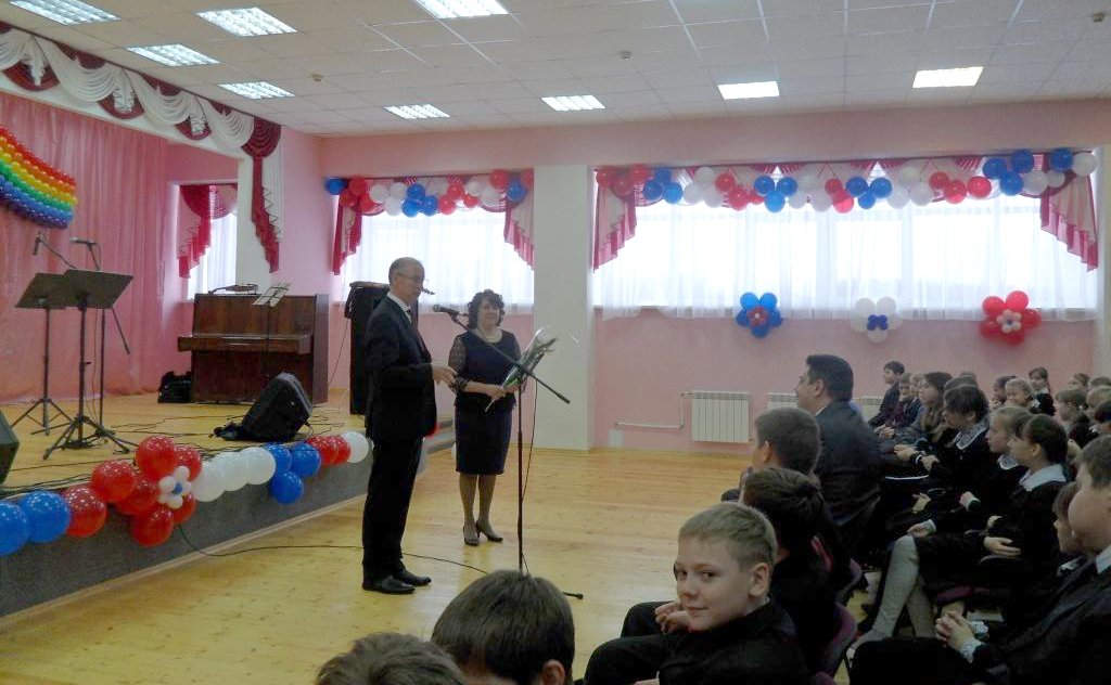 Н. Петрушкин в встретился с педагогическим коллективом и учащимися общеобразовательной школы № 33 города Саранска 9
