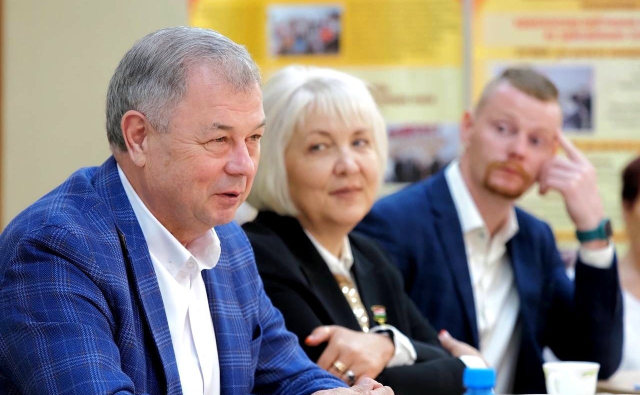 Анатолий Артамонов встретится с воспитанниками приемных многодетных семей и их родителями