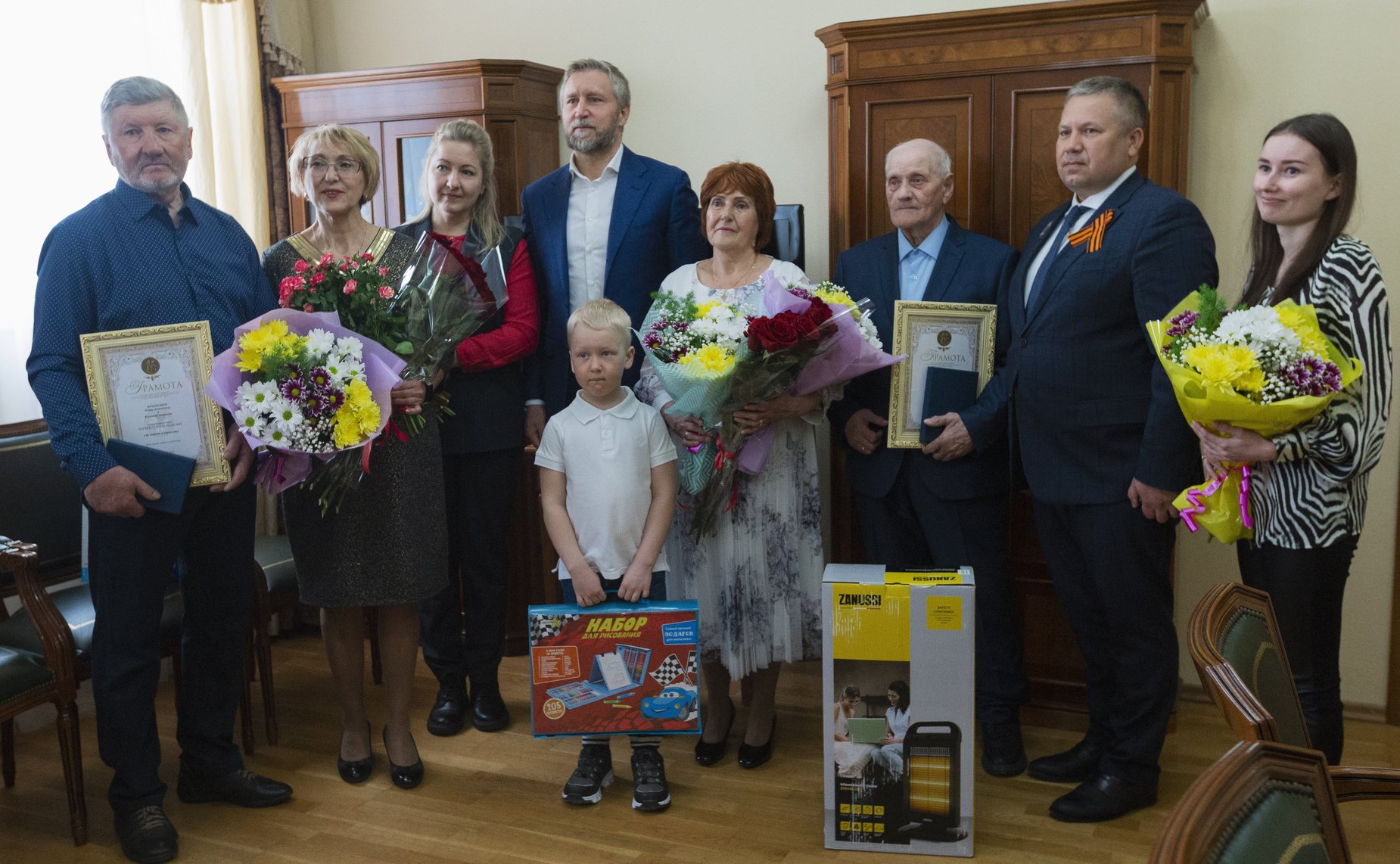 Денис Гусев принял участие в торжественной церемонии вручения медалей «За любовь и верность» двум образцовым супружеским парам из города Нарьян-Мар