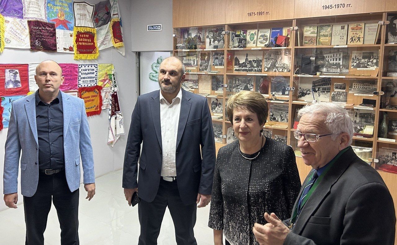 Екателина Алтабаева побывала в Севастопольском центре туризма, краеведения, спорта и экскурсий учащейся молодежи